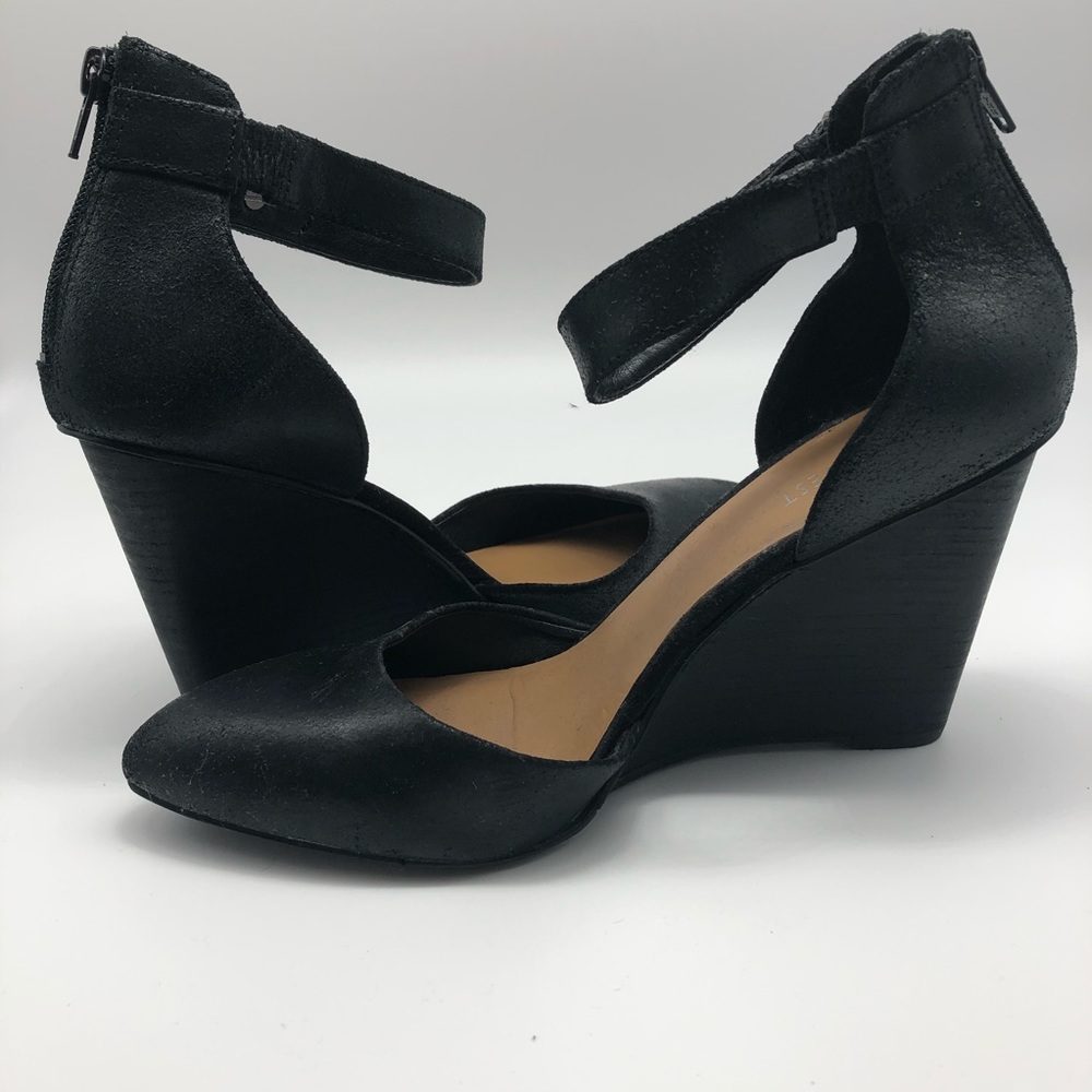 Nine West black pointy toe wedge heels. Closed toe